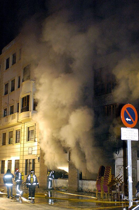 UN INCENDIO EN UN RESTAURANTE OBLIGA A DESALOJAR EL EDIFICIO