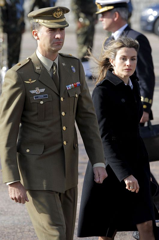 Los Príncipes de Asturias, a su llegada al funeral por Rubén Alonso Ríos y Juan Andrés Suárez García.