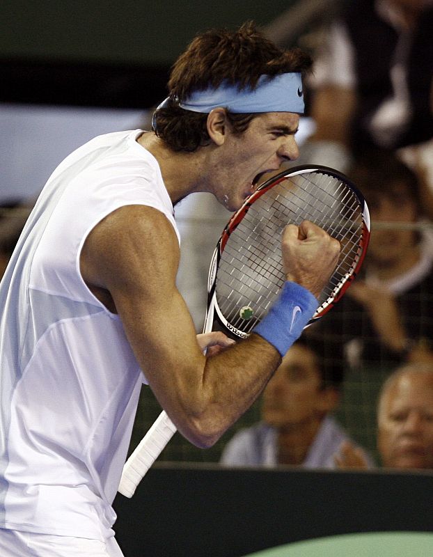 El tenista argentino Juan Martín del Potro reacciona tras vencer un punto complicado ante Feliciano López.