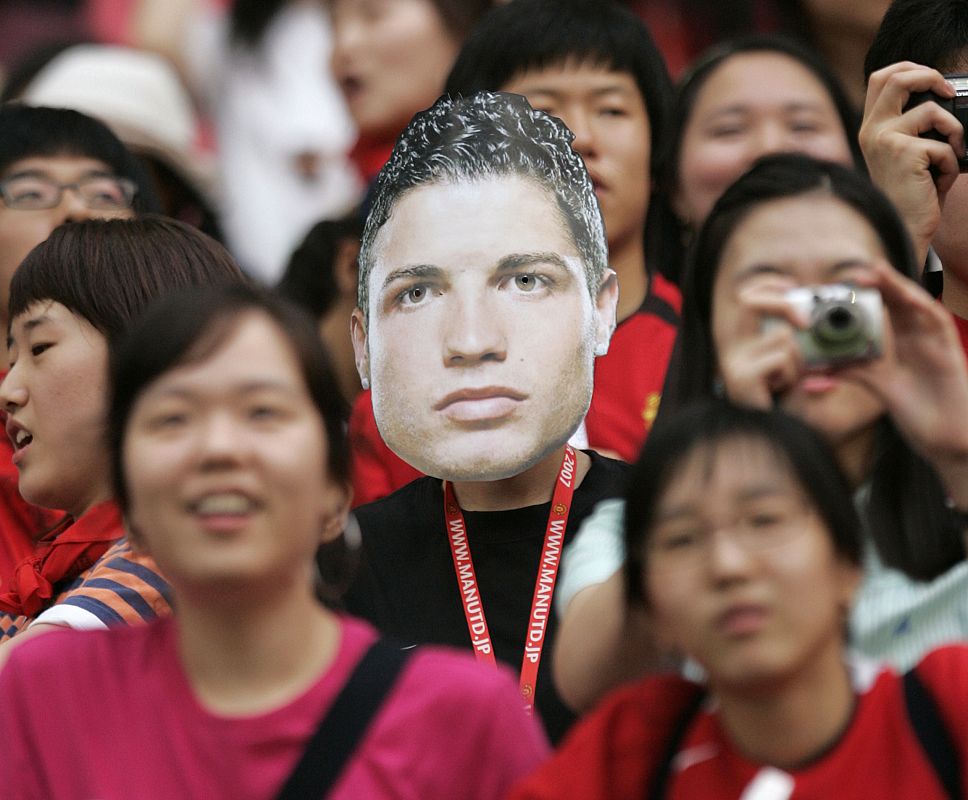 El futbolista levanta pasiones allí donde va. Hasta en el lejano oriente sus fans suspiran por él.