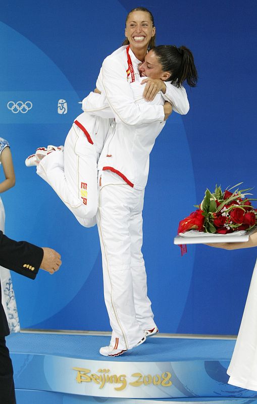 La catalana Gemma Mengual hizo doblete, ganando la medalla de plata con el equipo y en parejas, junto a Andrea Fuentes.