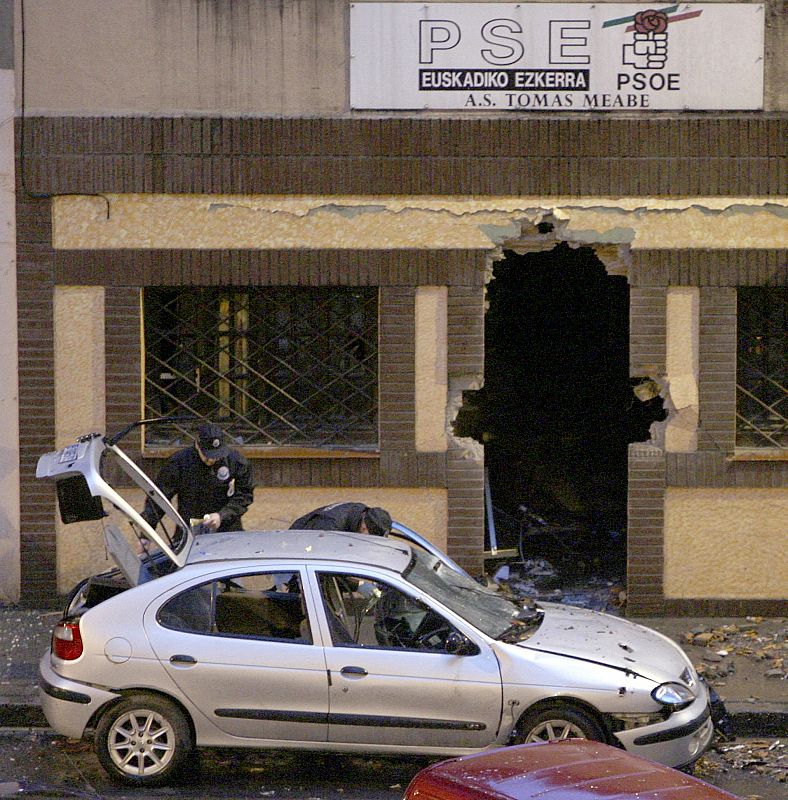 Atentado en una casa del pueblo de Bilbao