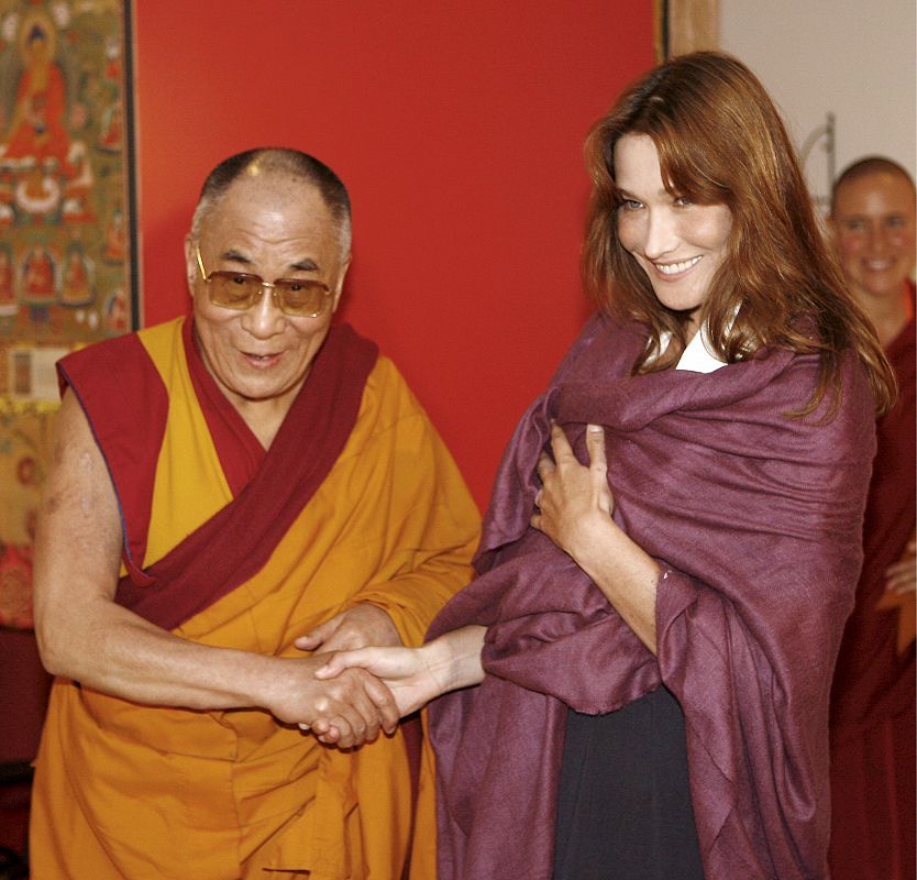 Encuentro entre el Dalai Lama y la primera dama francesa, Carla Bruni-Sarkozy