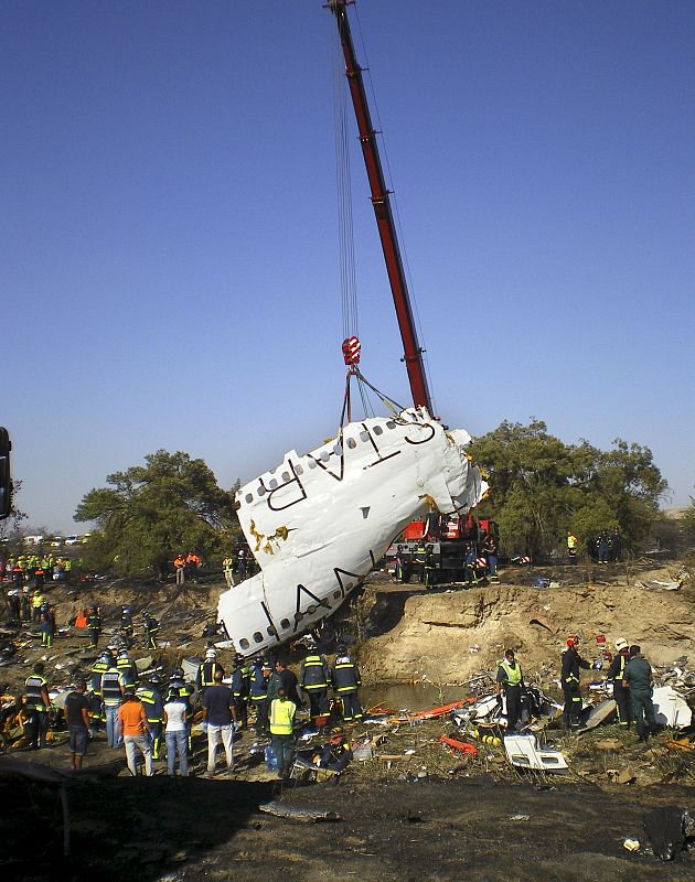 Un avión de Spanair se estrella en Barajas tras despegar