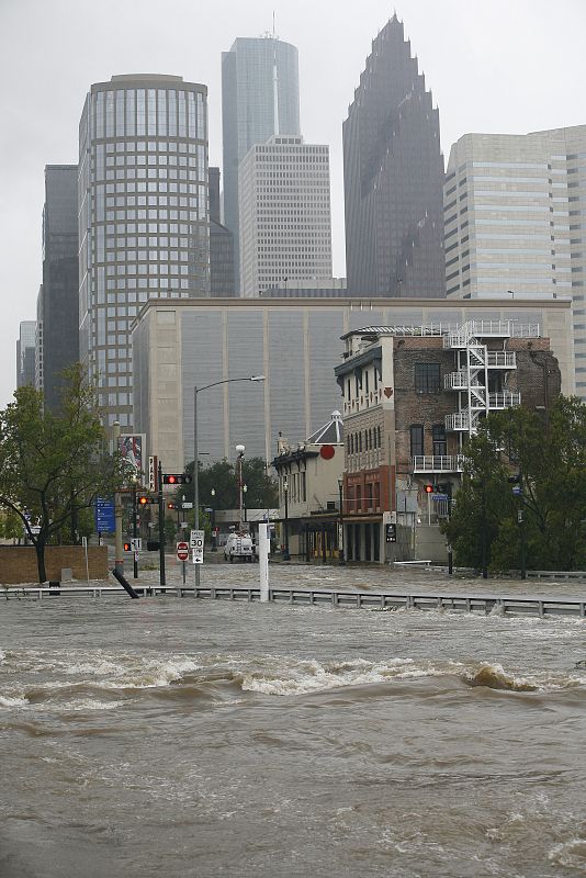 Aspecto que presentaba la ciudad de Houston el 13 de Septiembre tras el paso del huracán Ike por la localidad