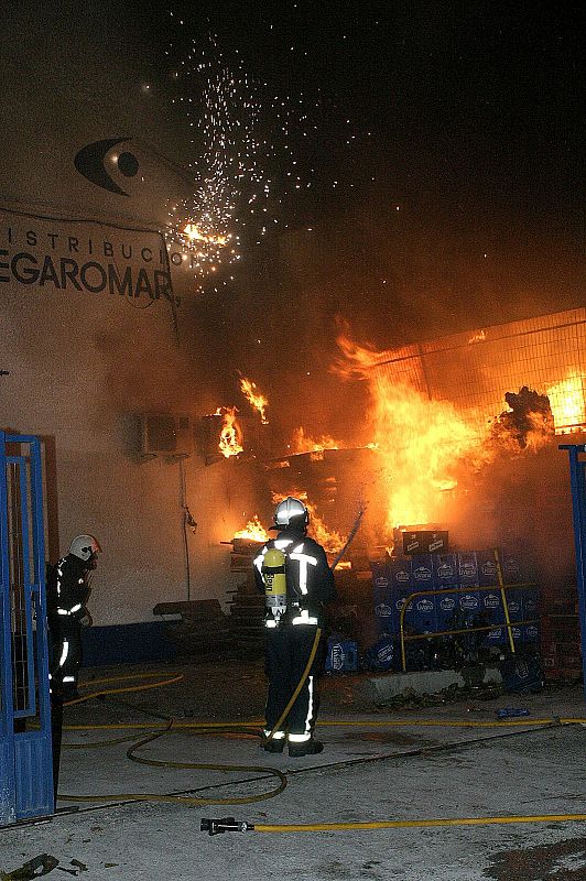 Arde un almacén en Motril