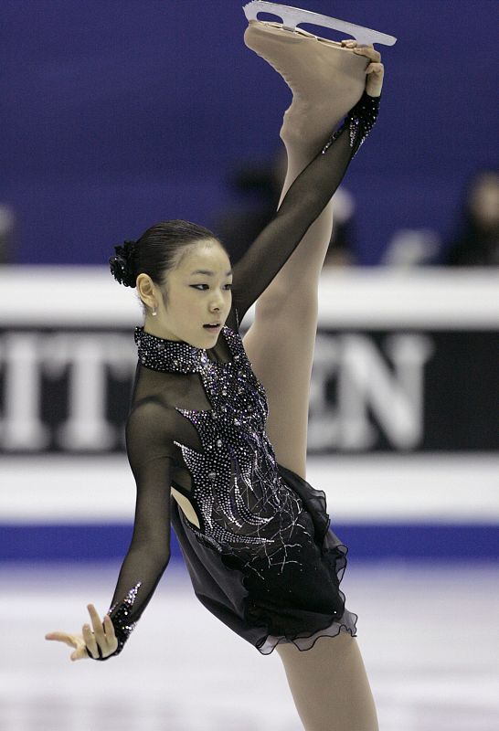 Kim Yu-na of South Korea competes during the women's short program at the ISU Grand Prix of Figure Skating Final in Goyang