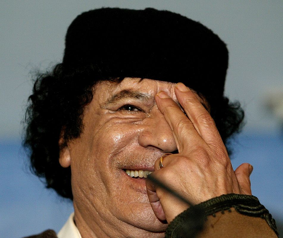 Gaddafi, durante su primera visita a Europa tras cerrarse el proceso de Lockerbie