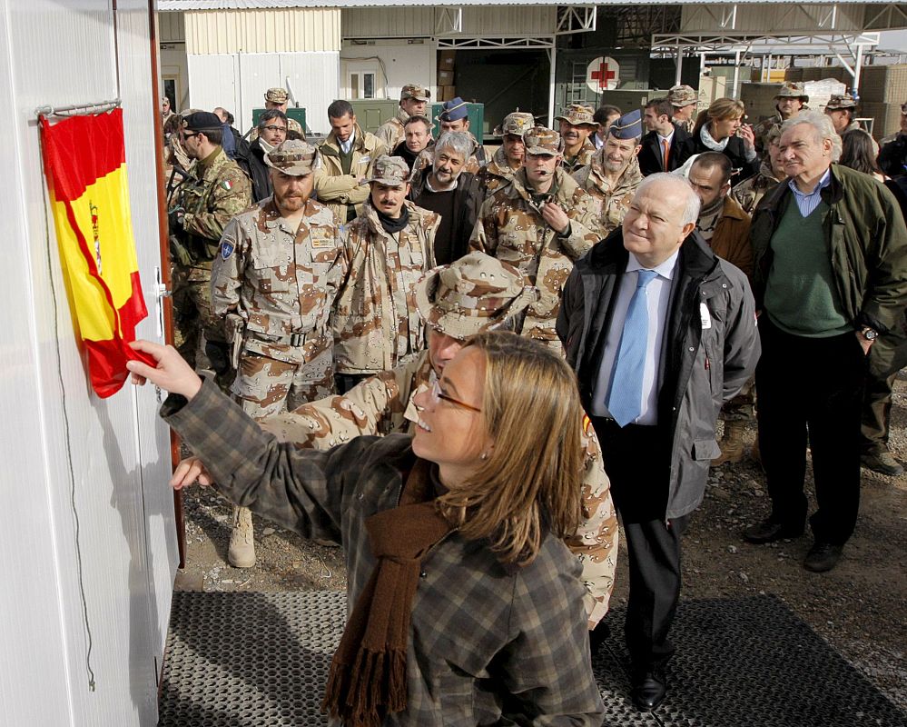 Chacón inauguran una emisora de radio en Herat