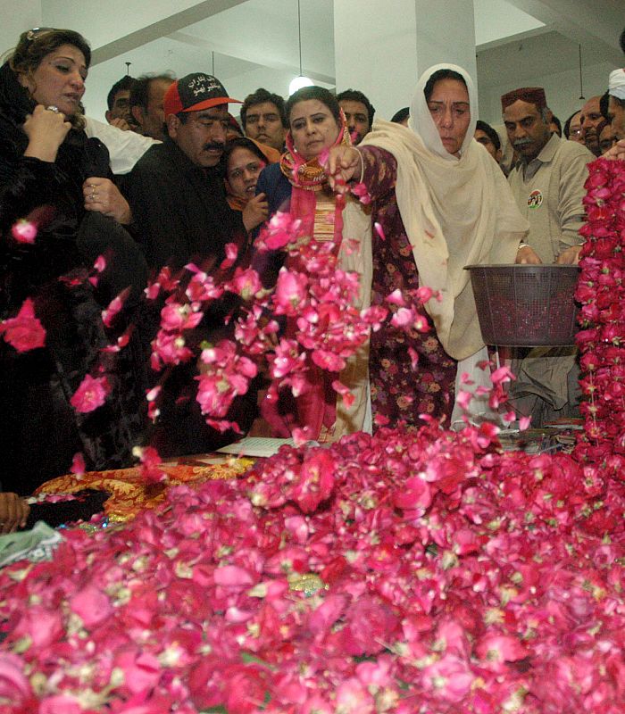 PRIMER ANIVERSARIO MUERTE DE BENAZIR BHUTTO