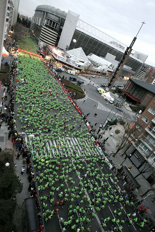 Vista de la salida de los participantes en la XXI edición de la tradicional carrera popular San Silvestre Vallecana.