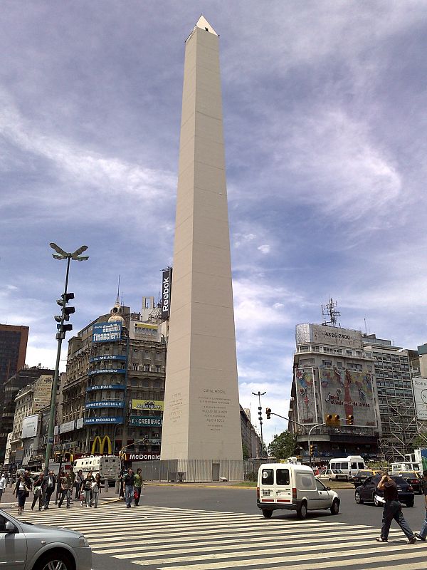 Obelisco emplazado en la Plaza de la República de la ciudad de Buenos Aires.