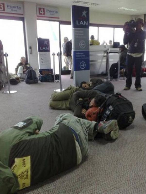 Estas son las imágenes de la espera en el aeropuerto.