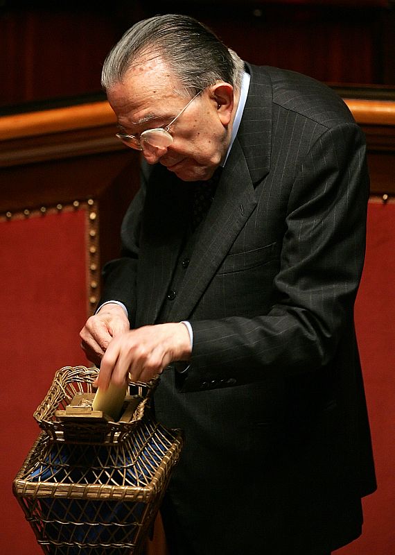 Italian Senator for life Andreotti votes at Senate for new Senate speaker in Rome