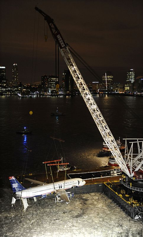 US Airways airplane that crashed is raised out of Hudson River in New York