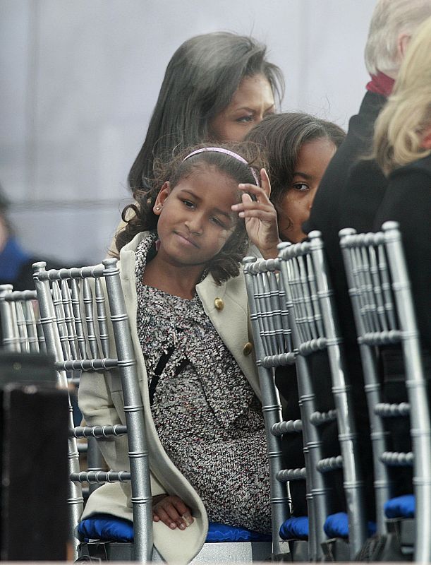 Las hijas de Obama, junto a su madre en el concierto