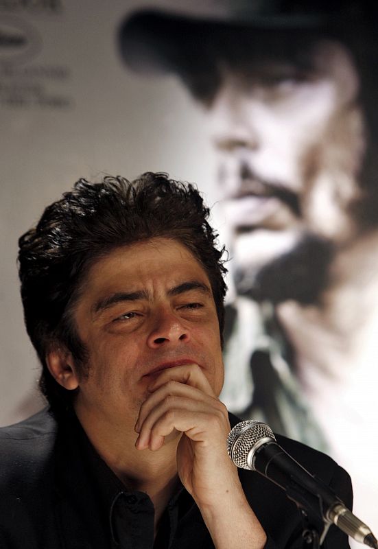 Actor Benicio Del Toro attends a news conference to promote the film Che Part 1 in Buenos Aires