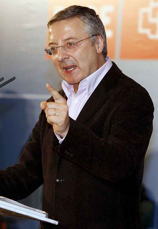 El vicesecretario general del PSOE, José Blanco, interviene en el acto público que esta formación ha celebrado esta noche en Córdoba.