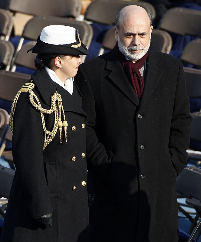 El presidente de la Reserva Federal de Estados Unidos (Fed), Ben Bernanke, a su llegada a la ceremonia de investidura.