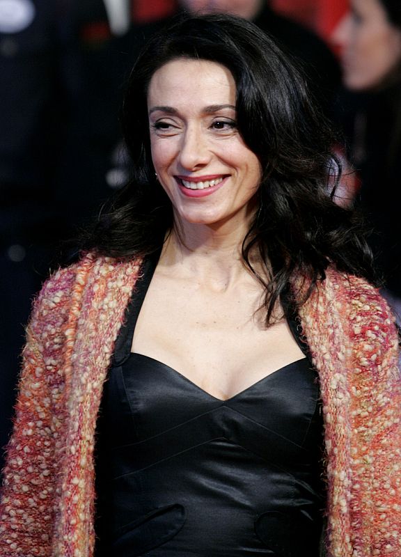 Rosana Pastor posa a su llegada a la entrega de los premios Goya