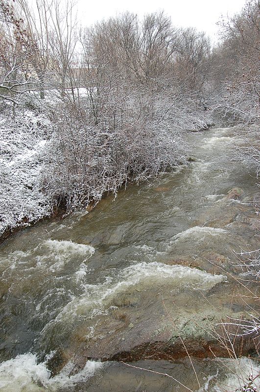 Río Guadarrama a su paso por el pueblo del mismo nombre, Madrid.