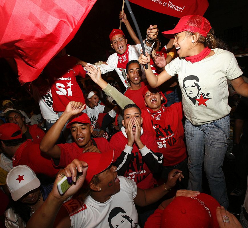 CHÁVEZ PROCLAMA "GRAN VICTORIA" TRAS EL TRIUNFO DEL "SÍ" EN EL REFERENDO
