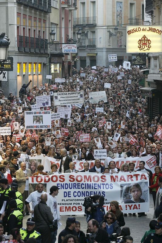 La manifestación recorre la calle Postas, en Madrid.