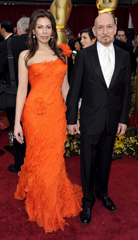 El actor británico Ben Kingsley y su esposa Daniela Lavender posan sobre la alfombra roja.