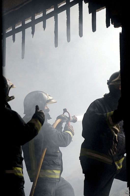 Extinguido el incendio que ha destruído el teatro Princesa de Valencia