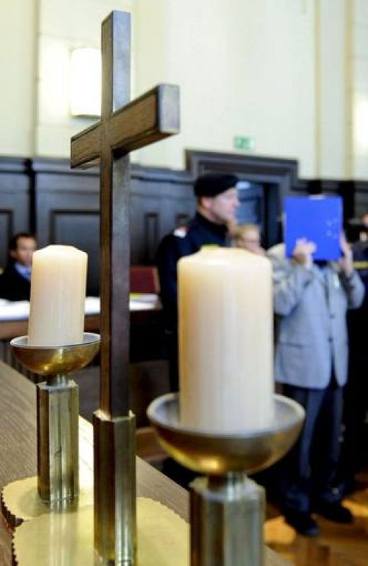 El Código Penal austríaco no permite acumular las condenas, por lo que sólo será condenado a la mayor pena que le imponga el tribunal por cada uno de los delitos a los que hace frente.