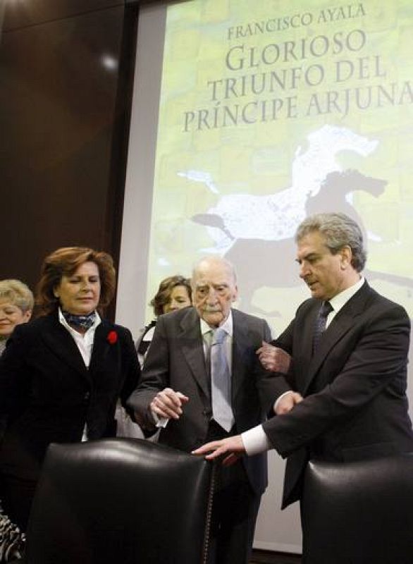 Ayala con Rosa Torres 