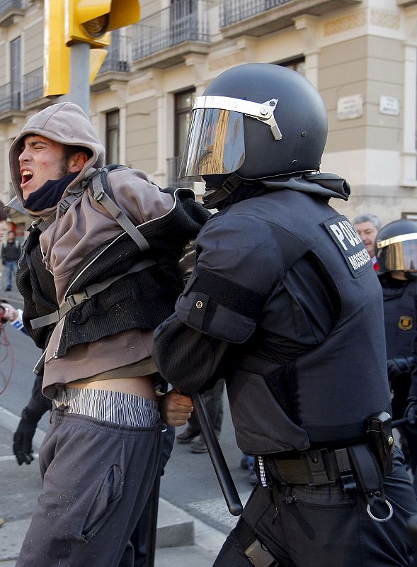 El sindicato de estudiantes ha pedido responsabilidades sobre la actuación de los mossos