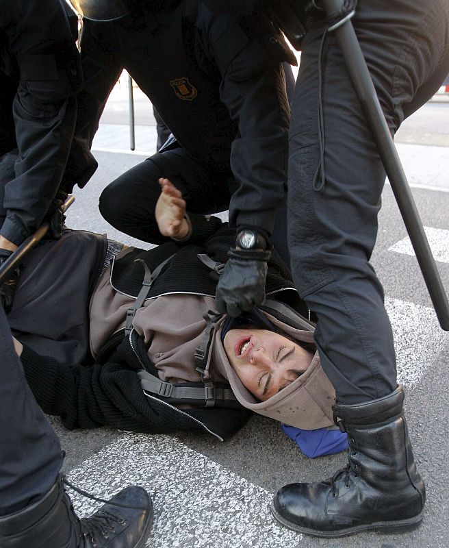 Al menos tres jóvenes han sido detenidos.