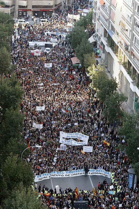 CIENTOS DE MILES DE PERSONAS SE MANIFIESTAN EN MURCIA A FAVOR DEL TRASVASE