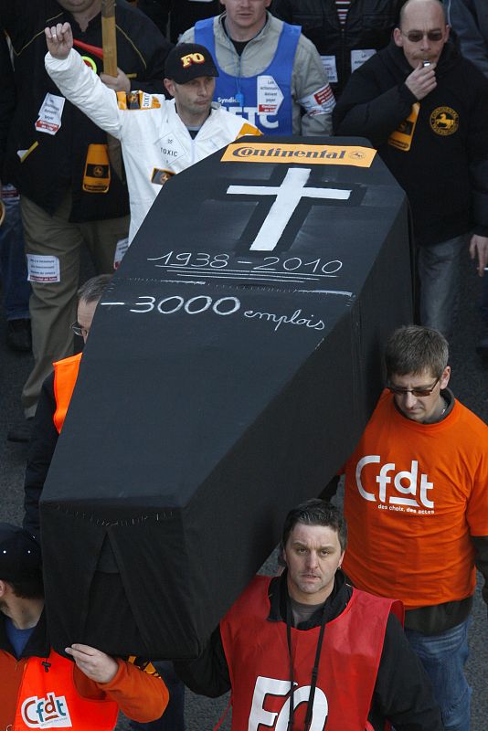 Empleados de la empresa de neumáticos Continental en Clairoix se manifiestan en Compiegne