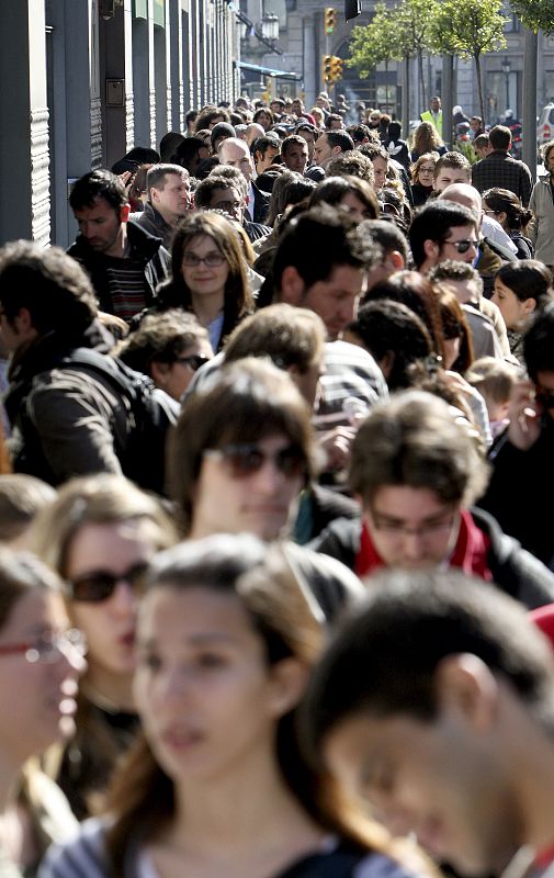 Cientos de personas han hecho cola desde la pasada noche para poder conseguir una entrada.