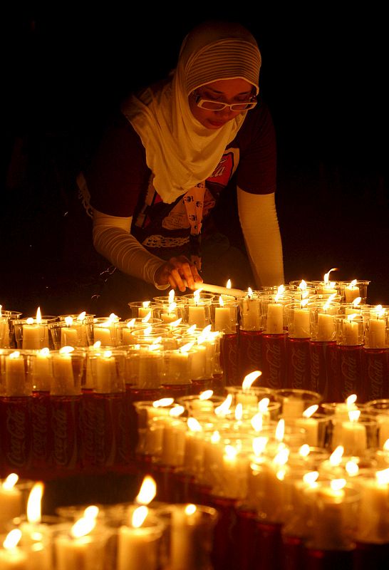 INDONESIA CELEBRA LA HORA DE LA TIERRA