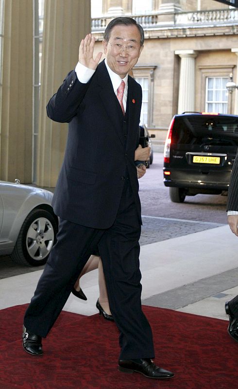 El secretario general de Naciones Unidas, Ban Ki-moon, a su llegada al Palacio de Buckingham