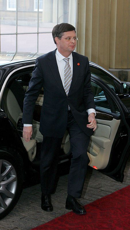 El primer ministro holandés Jan Peter Balkenende a su llegada al Palacio de Buckingham