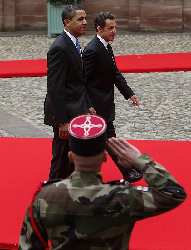 Barack Obama y Nicolas Sarkozy, durante la ceremonia de bienvenida al presidente de EE.UU.