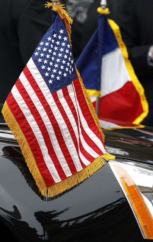 El coche de Barack Obama llega al palacio Rohan, donde el presidente de EE.UU. se reunirá con Sarkozy