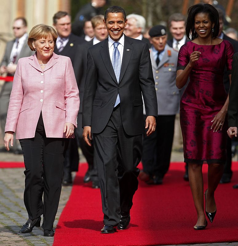 Merkel ylos Obama, a su llegada a Baden-Baden.