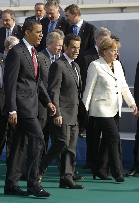 U.S. President Obama, NATO Secretary General de Hoop Scheffer, French President Sarkozy and German Chancellor Merkel walk after a minute of silence to honour NATO military personnel for service in operational theatres, in Strasbourg