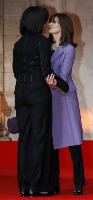 France's first lady Carla Bruni-Sarkozy and U.S. first lady Michelle Obama arrive at the Strasbourg's Cathedral 