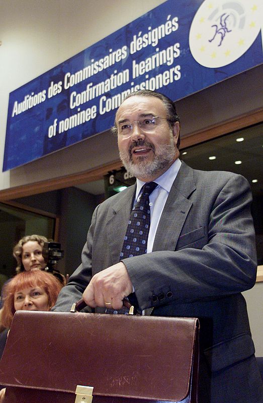Solbes fue comisario europeo de Economía y Asuntos Monetarios desde 1999 hasta que Zapatero le llamó para ser ministro en 2004.