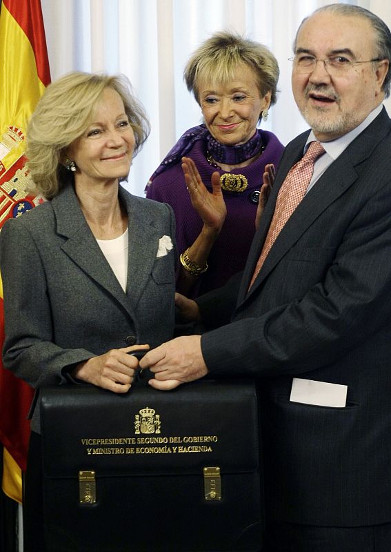 Outgoing Economy Minister Solbes hands over the Economy Ministry portfolio to new Spanish Economy Minister Salgado in Madrid