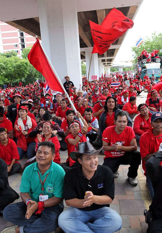 Los manifestantes piden la dimisión del primer ministro tailanés, Abhisit Vejjajiva.