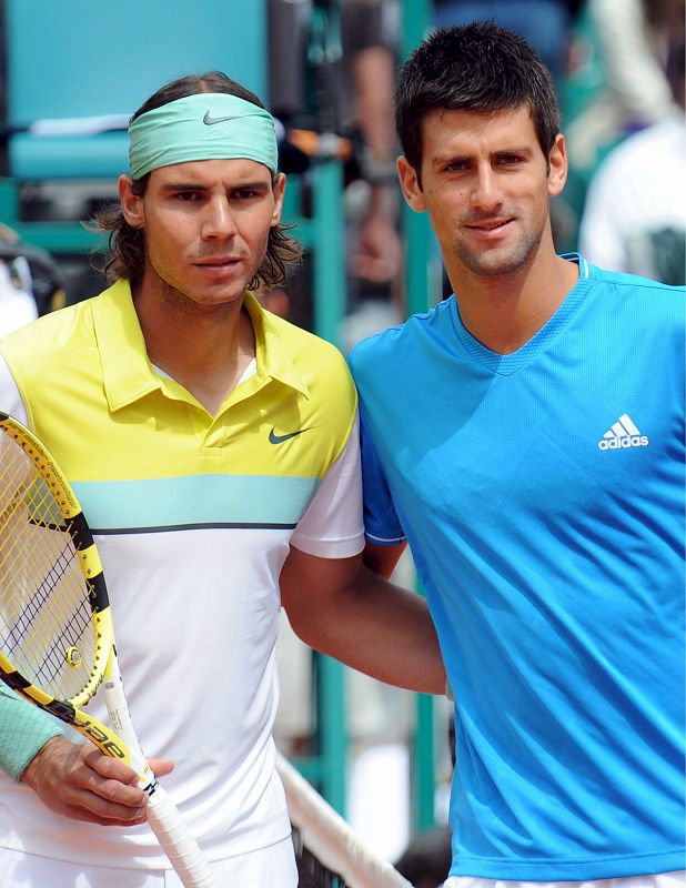 Nadal posa junto al serbio Novak Djokovic antes de disputar la final.