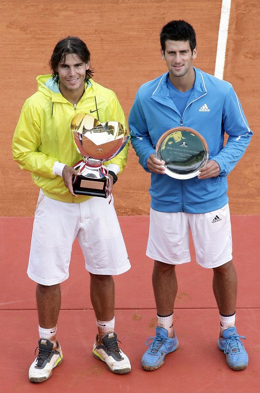 El trofeo de campeón tras la victoria conseguida frente al serbio Novak Djokovic.