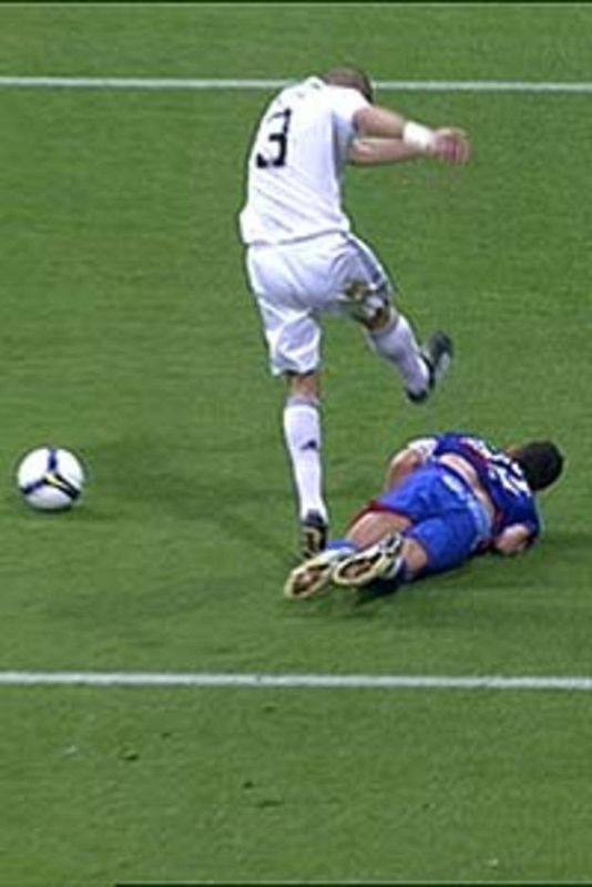 Pepe luego dio un puñetazo en la cara a Albín.